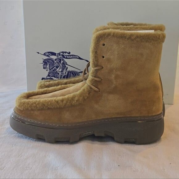 NIB Burberry Shearling-Trim Suede Creeper Boots Manilla/Amber Yellow Size 40 main image 7